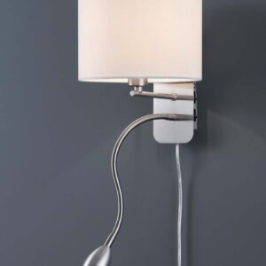 Applique LED avec abat-jour blanc et support mural, compatible avec ampoule E14, dimensions 20x25 cm.